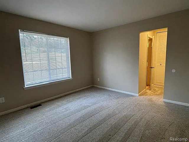 433 Fox Hills Dr S — Photo 11