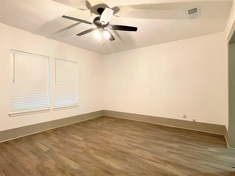 210 W Crescent Dr — Photo 17
