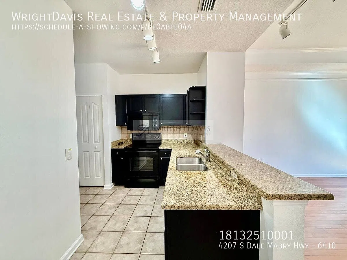 1-Bedroom Condo in Grand Key South Tampa — Photo 4