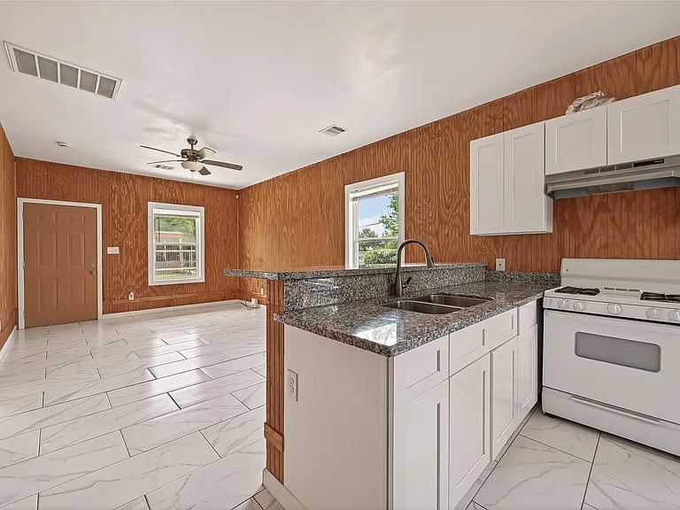 5220 Simsbrook Dr — Photo 10
