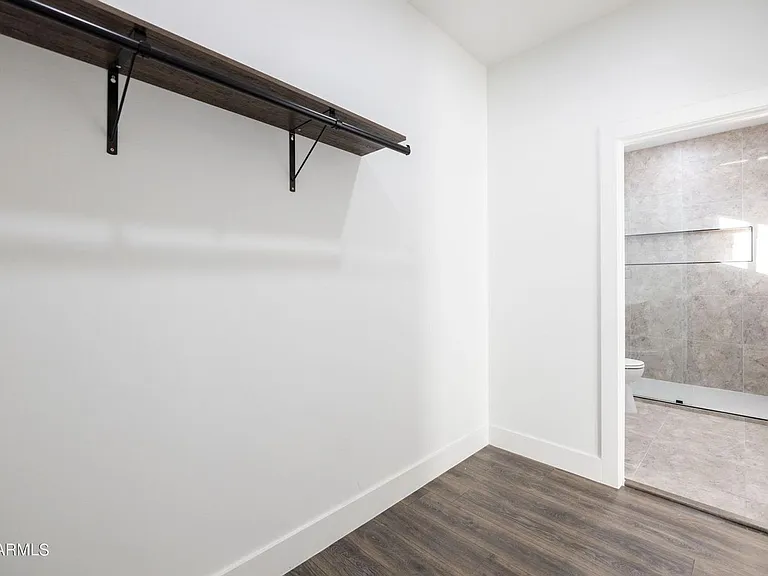 326 N 17th Dr — Photo 106