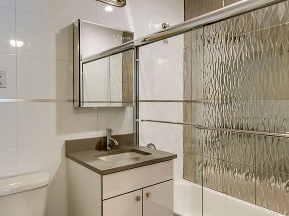 4th image of 2822 Astoria Blvd #2