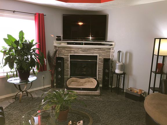 3rd image of 804 S Daniel Ln