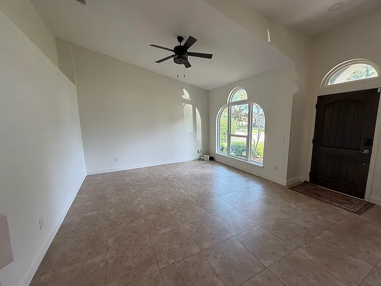 2126 Hovington Cir W — Photo 8