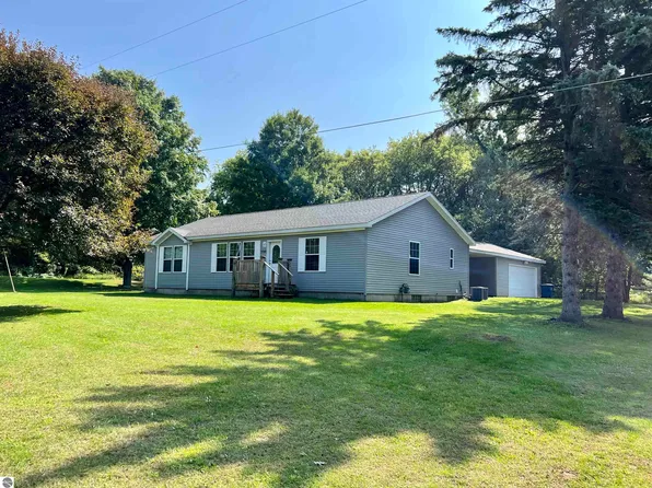 1240 Fonger St NE, Sparta, MI 49345