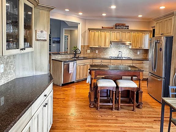 3rd image of 6738 Crystal View Way