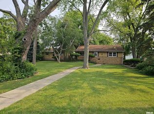 1015 E Highland Pl, Peoria Heights, IL 61616