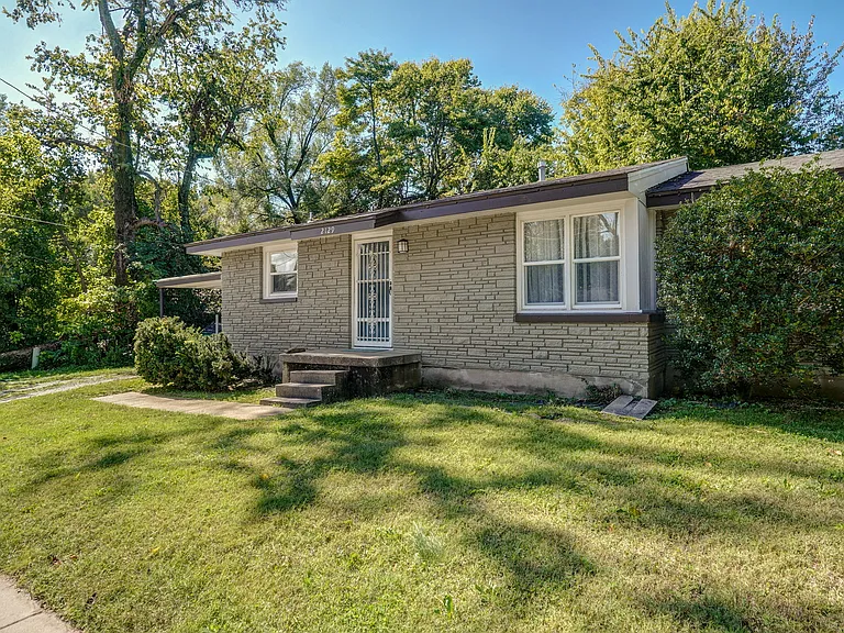 2129 S Jefferson Ave — Photo 4