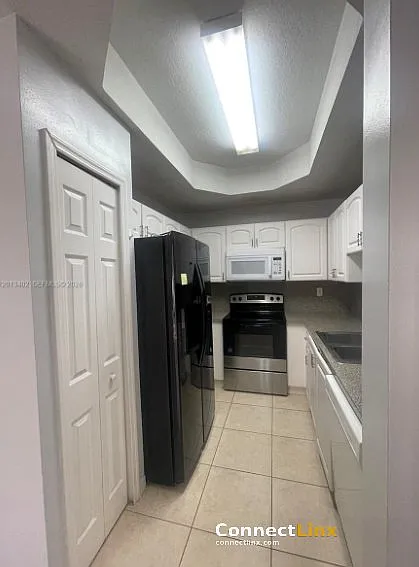10666 SW 7th St — Photo 9