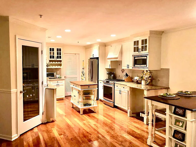 304 Weston Ln #21 — Photo 8