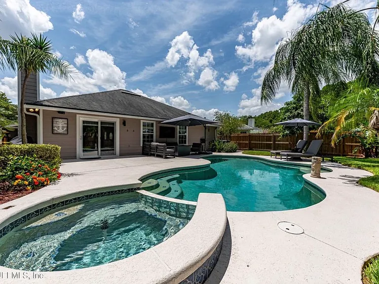 12381 Apple Leaf Dr — Photo 32