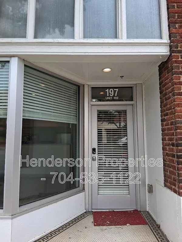 2 bed, 1.0 bath, 1075 sqft, $2,295 — Photo 2