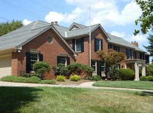 813 Squire Hill Dr, Crescent Springs, KY