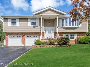 14 Lynn Dr, Toms River, NJ 08753