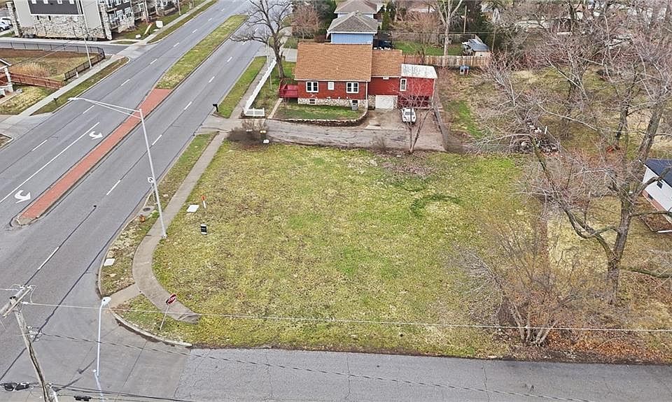1st image of 8701 N Oak Trafficway