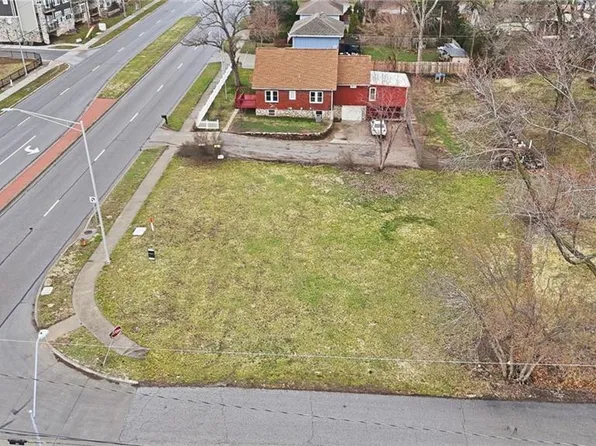 8701 N Oak Trafficway, Kansas City, MO 64155