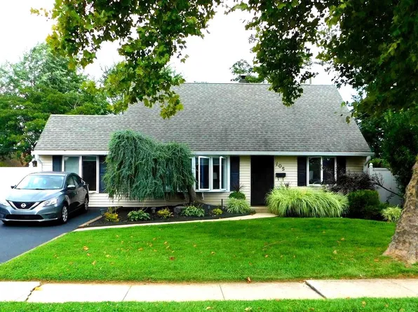 105 Queen Lily Rd, Levittown, PA 19057