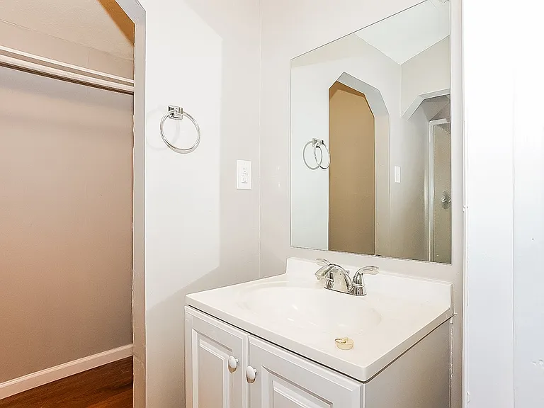1615156_029_bathroom_13051153.jpg