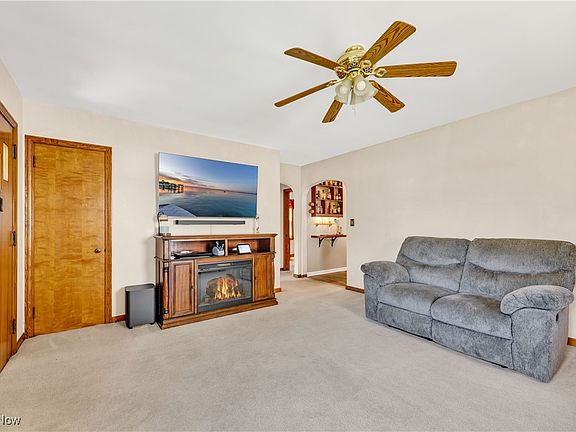 5th image of 783 North Ave