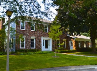 705 Paddock Ln, Libertyville, IL
