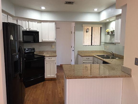 5th image of 257 N Schrader Ln