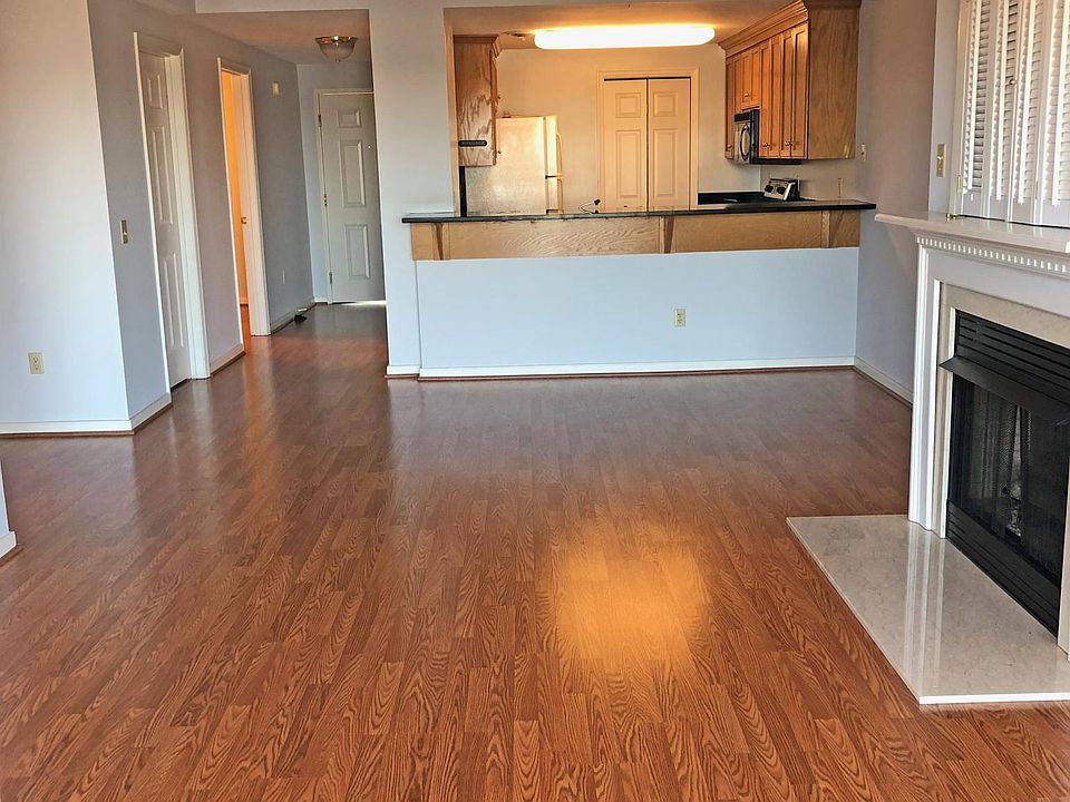 Extremely Comfortable and cozy family room.