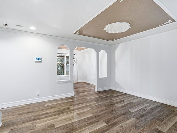 4th image of 10931 SE Henderson Dr