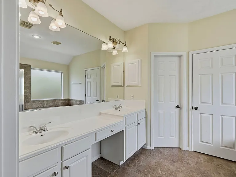2033 Creole Dr — Photo 7