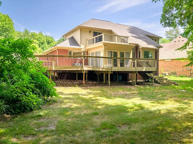 38291 River Park Dr — Photo 2