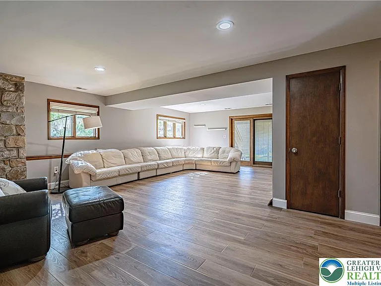 3705 Vale View Dr S — Photo 28