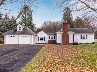 74 Parkview Dr, Rochester, NY 14625