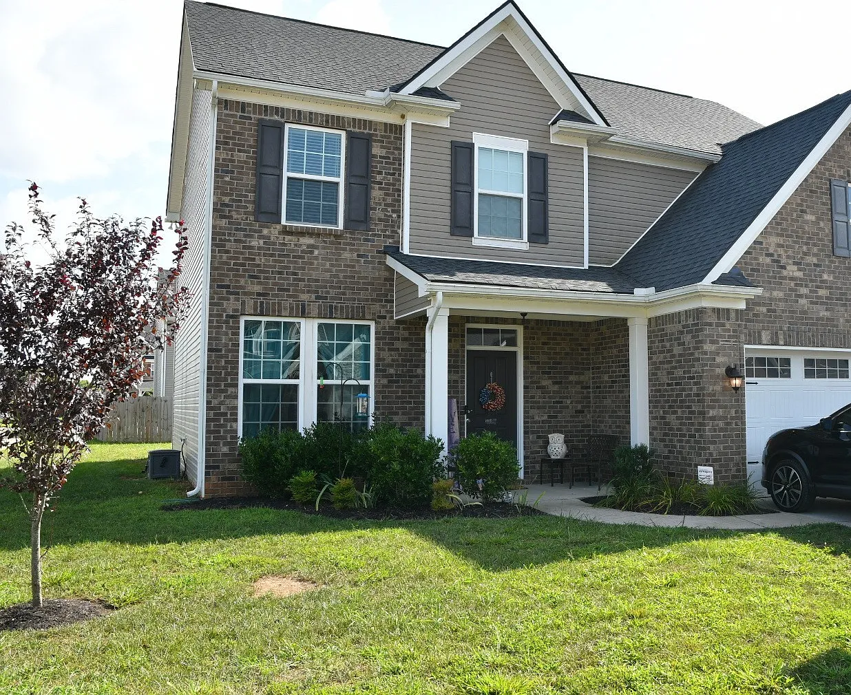 3 bed, 2.5 bath, 2337 sqft, $2,400 — Photo 1