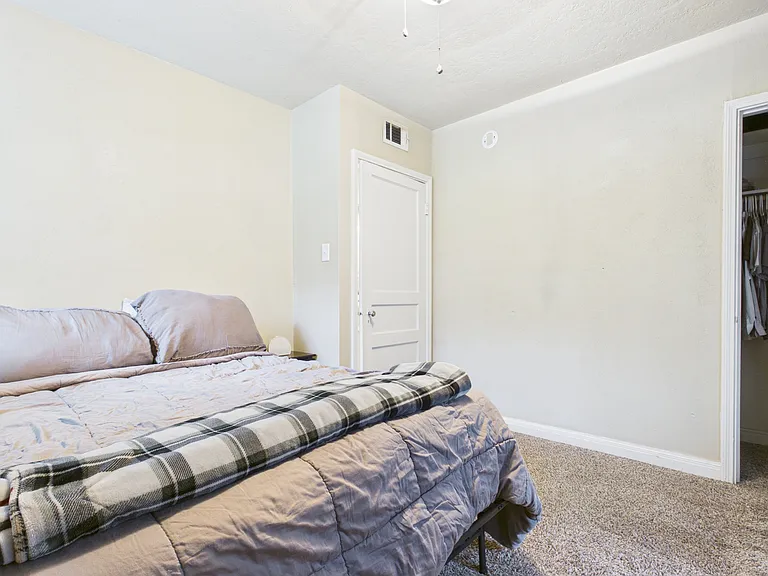 608 Highlands St — Photo 18
