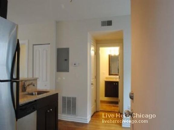 4th image of 3816 N Sheffield Ave APT 3W