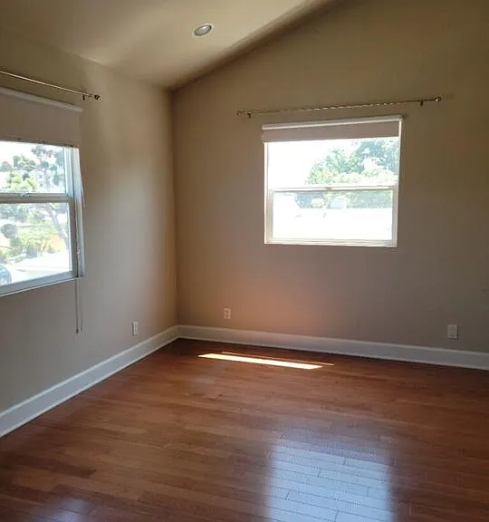 8501 Lilienthal Ave — Photo 2