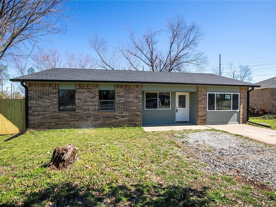 1st image of 10 McIntosh Ln