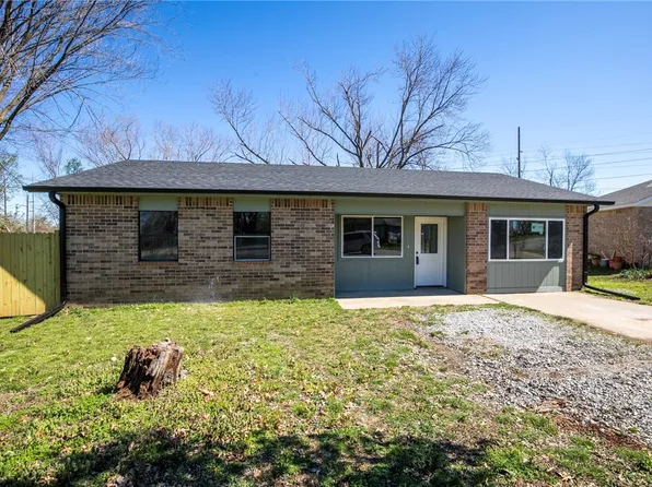 10 McIntosh Ln, Bentonville, AR 72712