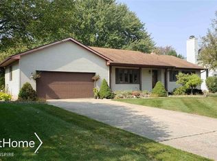 6156 Thorncliff Dr, Swartz Creek, MI 48473