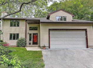 9 Mysty River Ter, Saunderstown, RI 02874