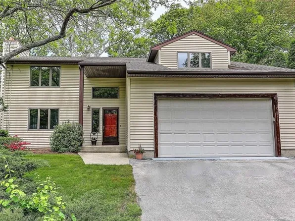 9 Mysty River Ter, Saunderstown, RI 02874