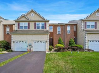 390 Auburn Ct, Souderton, PA 18964