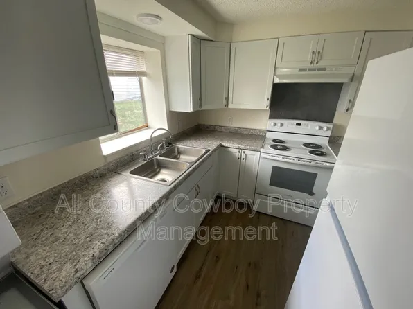 705 Ferris Ct APT 2, Rawlins, WY 82301