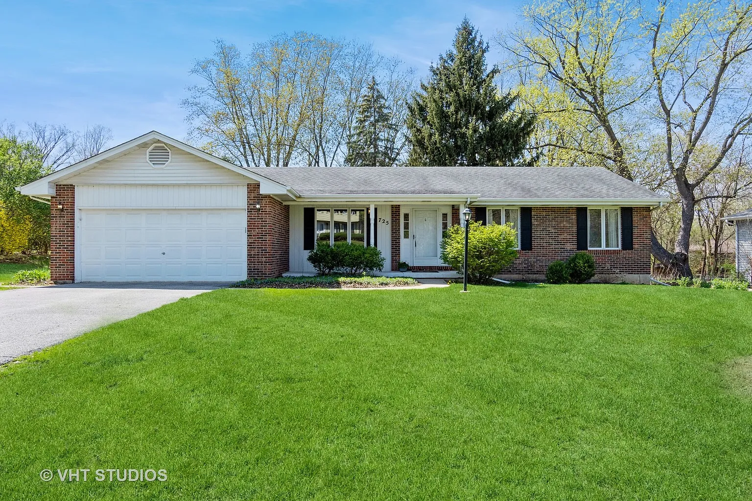 725 Mandrake Dr photo 1