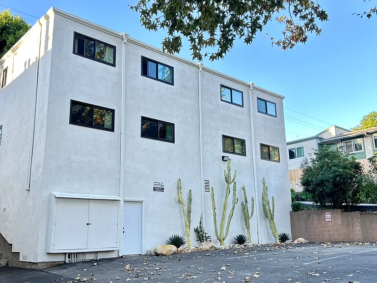 529 W. Victoria - 1236 San Pascual — Photo 11