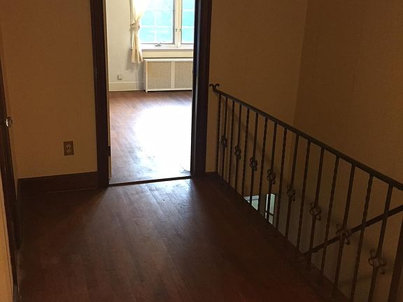 5th image of 570 Fairfield St