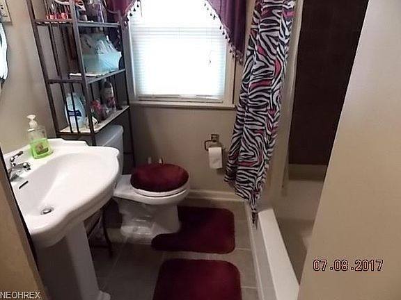 3rd image of 1683 Temple Ave