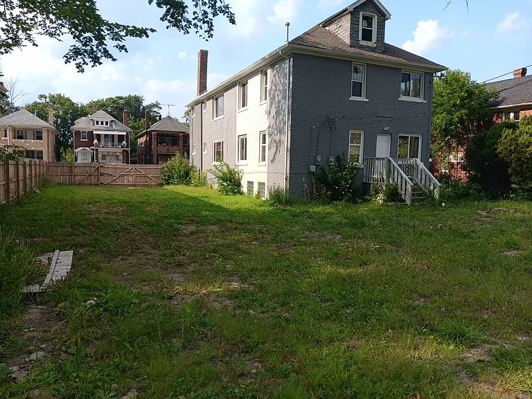 Rare, spacious backyard in the city- a perfect private retreat just steps from your back door