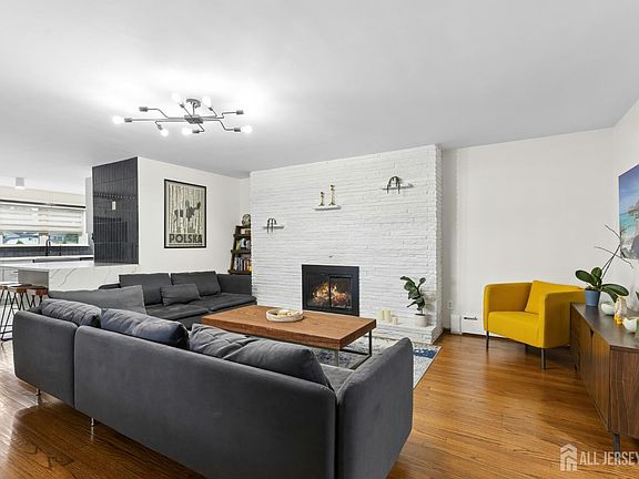 4th image of 125 Minna Ave