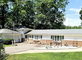 11726 Sugar Creek Ave, Mount Carmel, IL 62863