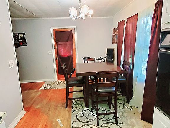 3rd image of 20866 NE Magnolia St